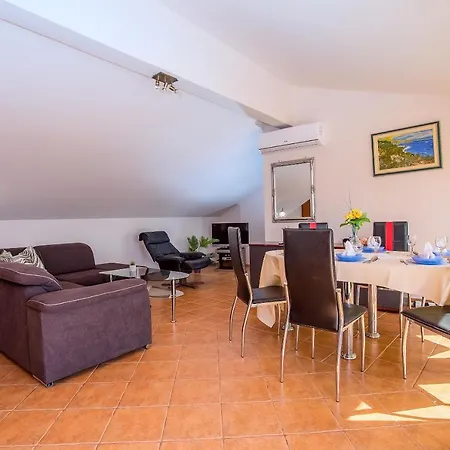 Feriehus House La Casa Simone Jesenice (Split-Dalmatia)